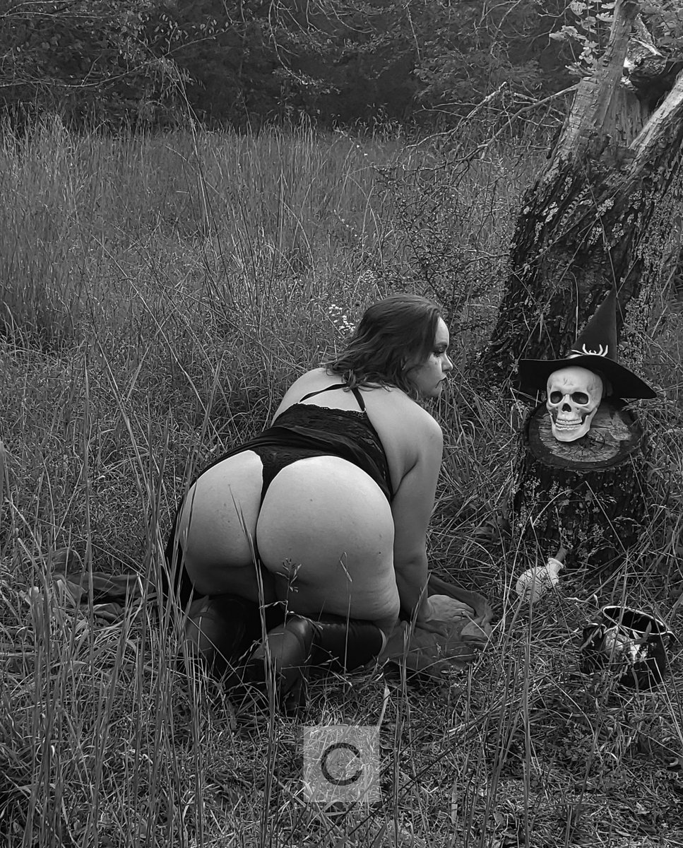 cchellesbells69's tweet photo. Don't miss out on a wicked good time on #OnlyFans full set dropping today https://t.co/uVLVe90PTC