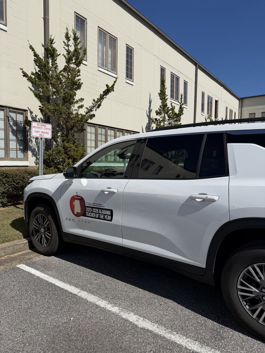 kp_maddox's tweet image. Traveling in the Apple car today with Alabama Teacher of the Year to JSU for a site visit today! #TechLeader @AngieC_atim