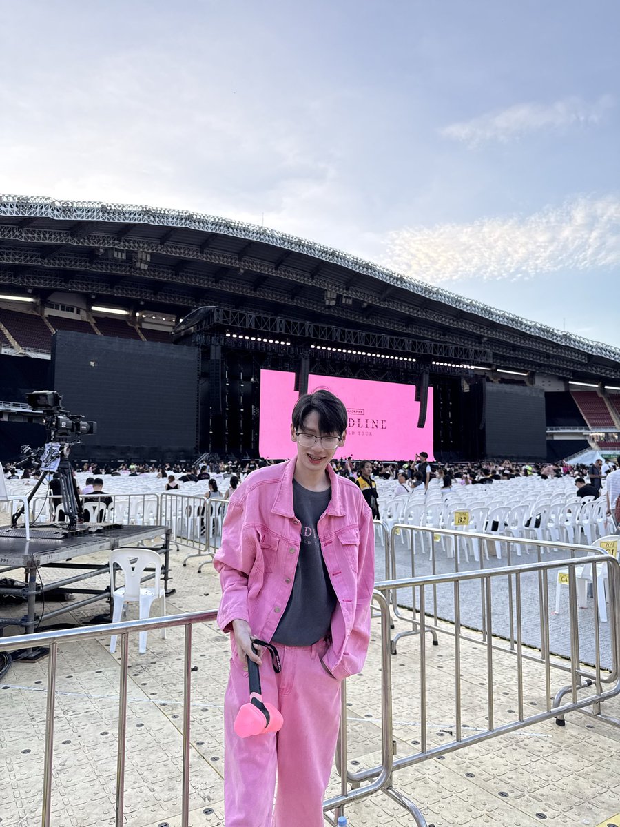 mmmoss_'s tweet photo. สนุกมากกกกกกกกก #BLACKPINK_DEADLINE_IN_BANGKOK https://t.co/9rKHfIYOrQ