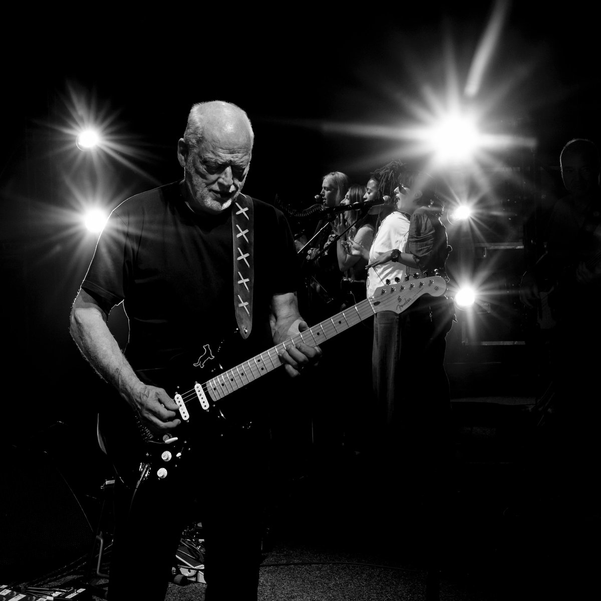 davidgilmour's tweet image. Thank you to everyone who has supported my new live album and concert film - it’s wonderful to hear it’s debuted at #1 in both the UK Music Video Chart and the UK Album Downloads Chart, as well as reaching the Top 10 in album charts around Europe. 
It’s also been fantastic to…
