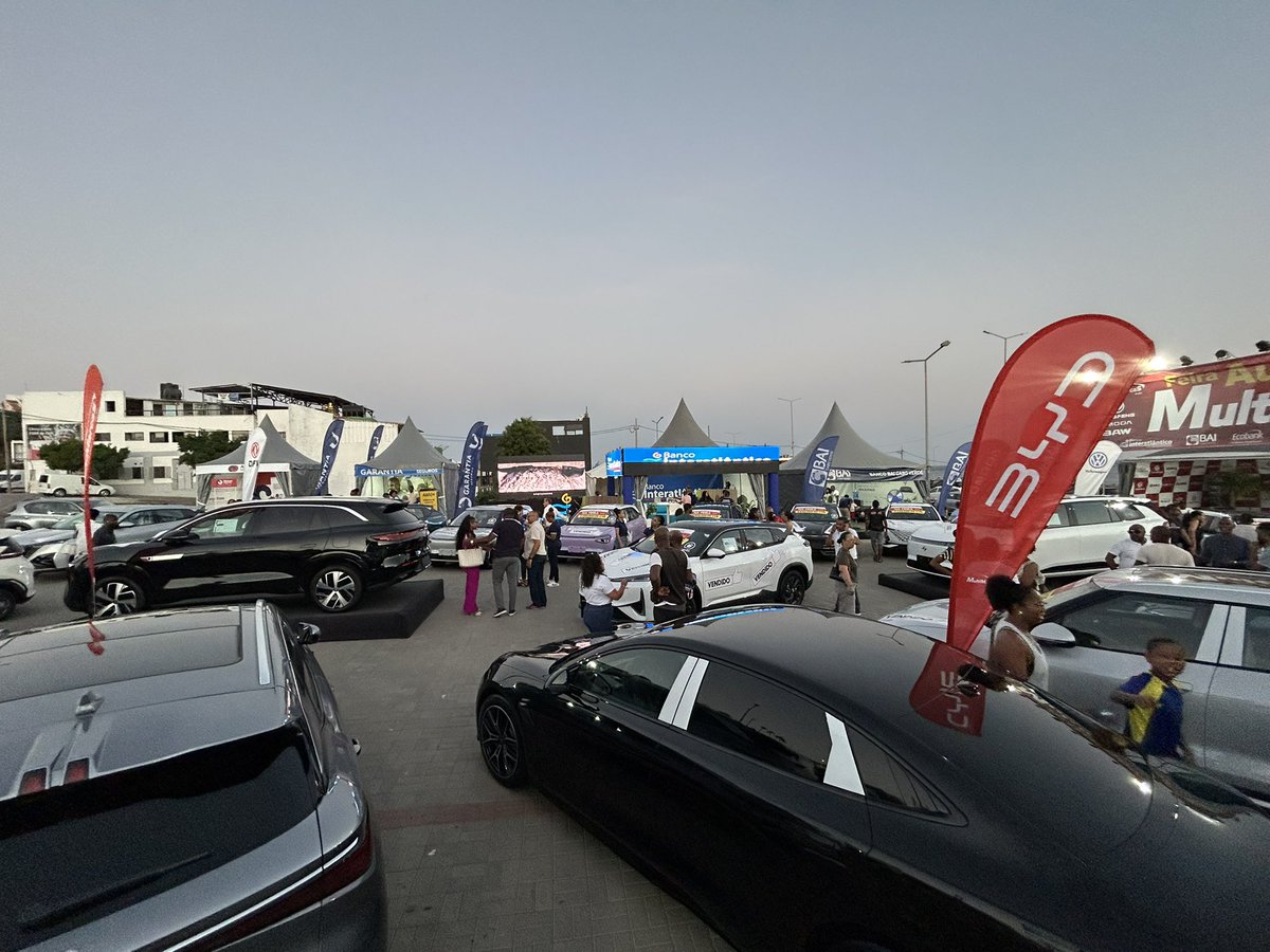 tecvSA's tweet photo. Segundo dia da Feira de Veiculos Elétricos em Kebra Canela, codade da Praia. 
#mobilidadeeletricacv
#ilhadesantiago https://t.co/7KNEaGXzN7