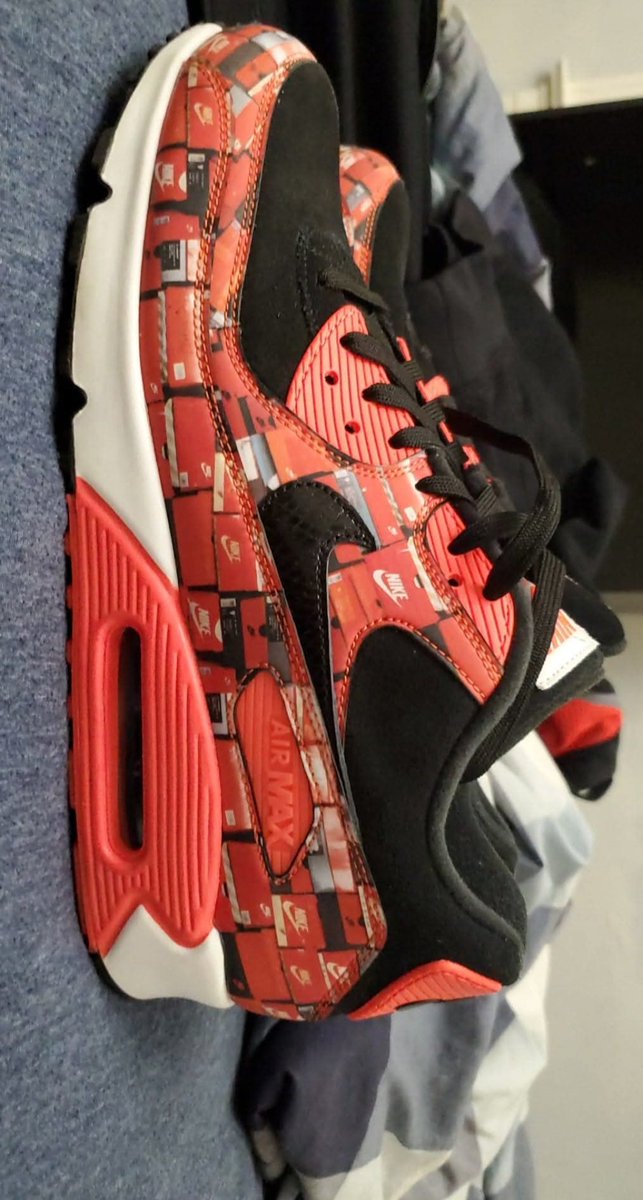 ChRiS1_9_9_3's tweet image. Damn I miss these shoes man. Air Max 90 Infrared. #Poshmark for these 5 years ago 🔥🔥🔥