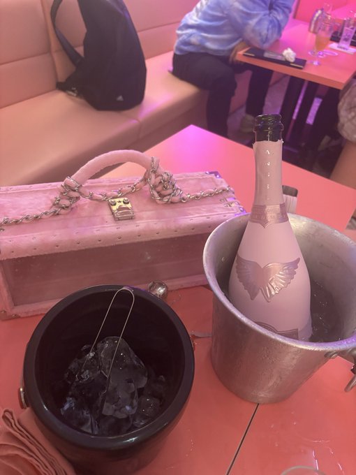 PINK MONSTER 梅田店のツイート