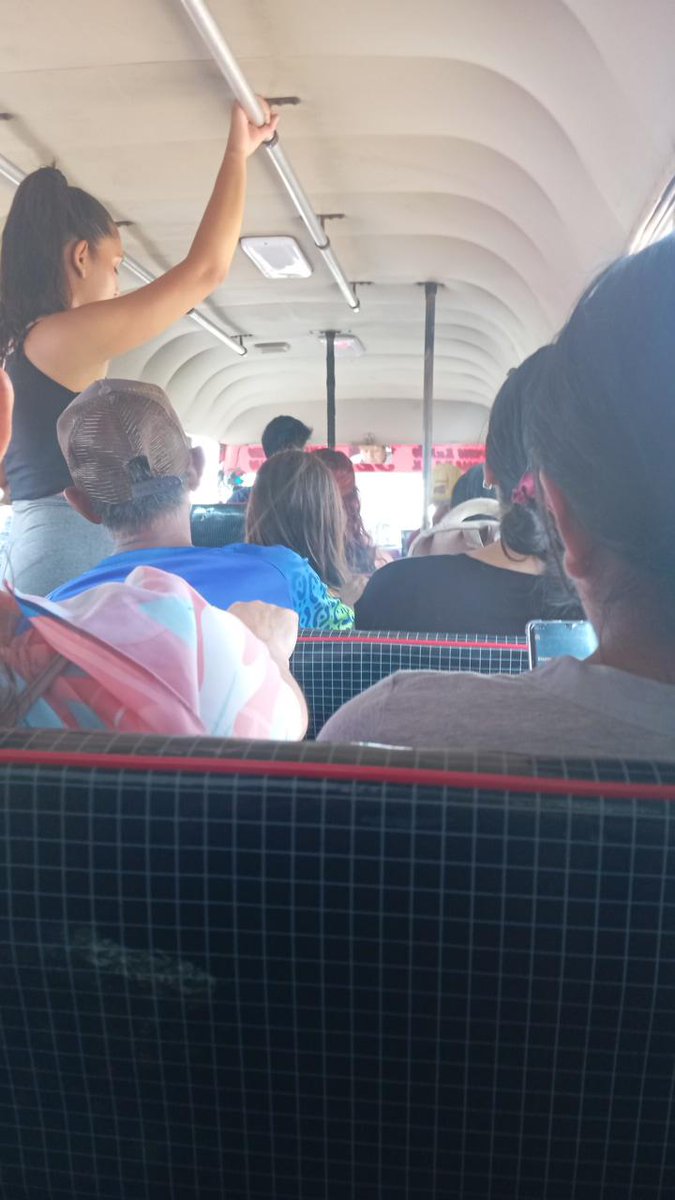 bugsonyou's tweet image. enseñarle los micros a alguien de afuera y que no sean todos iguales