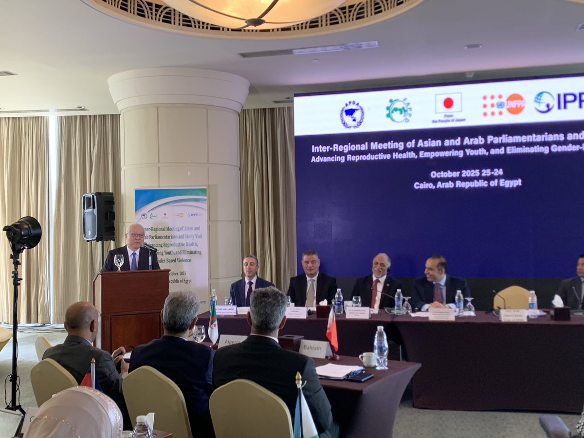 TakemiKeizo's tweet image. エジプトのカイロにてアラブ諸国議員会議主催者代表(アジア人口開発協会理事長)として基調報告。国連機能が低下し人道上の問題が頻発する時代状況下国境を超えた国会議員の連携が国際人道法を守り平和を構築する上で今まで以上に重要な役割を担って来ていることを強調した。