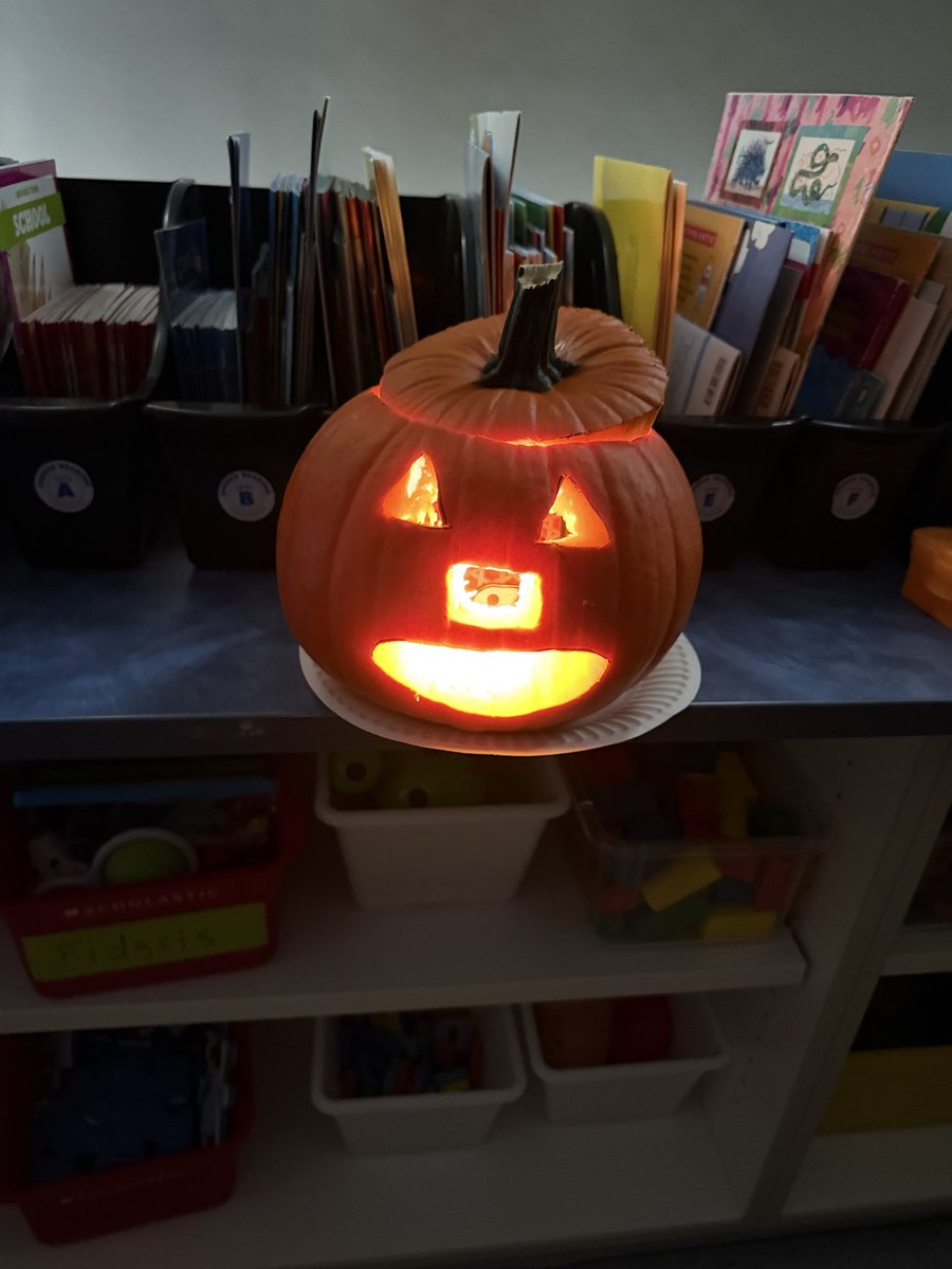 Richardella_FLC's tweet photo. For fun Friday, students had to sequence the steps to carve a pumpkin, then they got to assist in removing the seeds and pulp. They also helped pick the shapes for the face. https://t.co/k4uIQz6Ytd