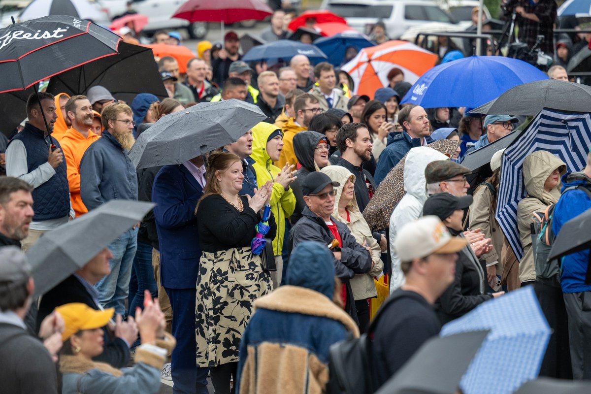 The new 3.5-mile Main Street Extension of @kcsstreetcar opened today connecting the downtown route from Union Station south to the Plaza and the University of Missouri–Kansas City. kansascity.com/news/local/kc-…