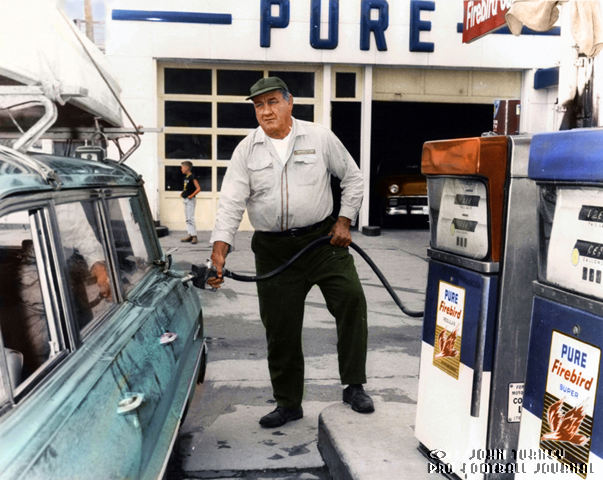 NFL_Journal's tweet photo. Bronko Nagurski working at his filling station, they way it should be done.
#NFLColorization #NFLColorizations https://t.co/dhSsm1PoFl