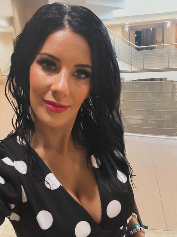 Heer_khan3's tweet image. My name is Sofia. I'm from England 🇬🇧. I'm single, 51, and have been battling alcohol addiction for 10 years. Today marks a year and 10 days of sobriety, for a total of 375 days. ❤️🩹💔