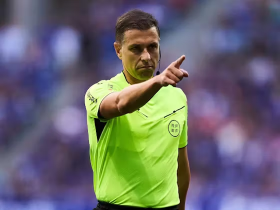 Este sinvergüenza con silbato, Adrián Cordero Vega, nos jodió en Pamplona el año pasado expulsando a Lukebakio y hoy nos pitan un penalti que no tendría huevos de pitar en el Bernabeu....