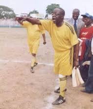 DeeOneAyekooto's tweet photo. “Christopher, come out. Femi, stay on the pitch but go and man the defence. Shuaibu, wear your shirt, go to attack. Ribadu and Undiendeye, stay where you are. Aneke go to 7, Abbas go to 11!…..” https://t.co/hlqRR0h4iK