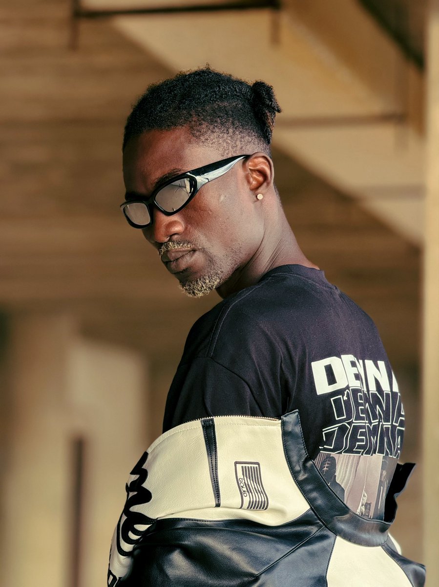 onelyrical_sn's tweet photo. Demna Vol.2
Grâce à vous, l’album a franchi plus de 11 millions de streams et se rapproche du disque d’or. @amc.africa 
Merci votre soutien me donne la force de me dépasser à chaque sortie.
Rien n’est acquis, tout se mérite. 
On continue à élever nos âmes, pas juste nos stats. https://t.co/s8MJRt2YOR
