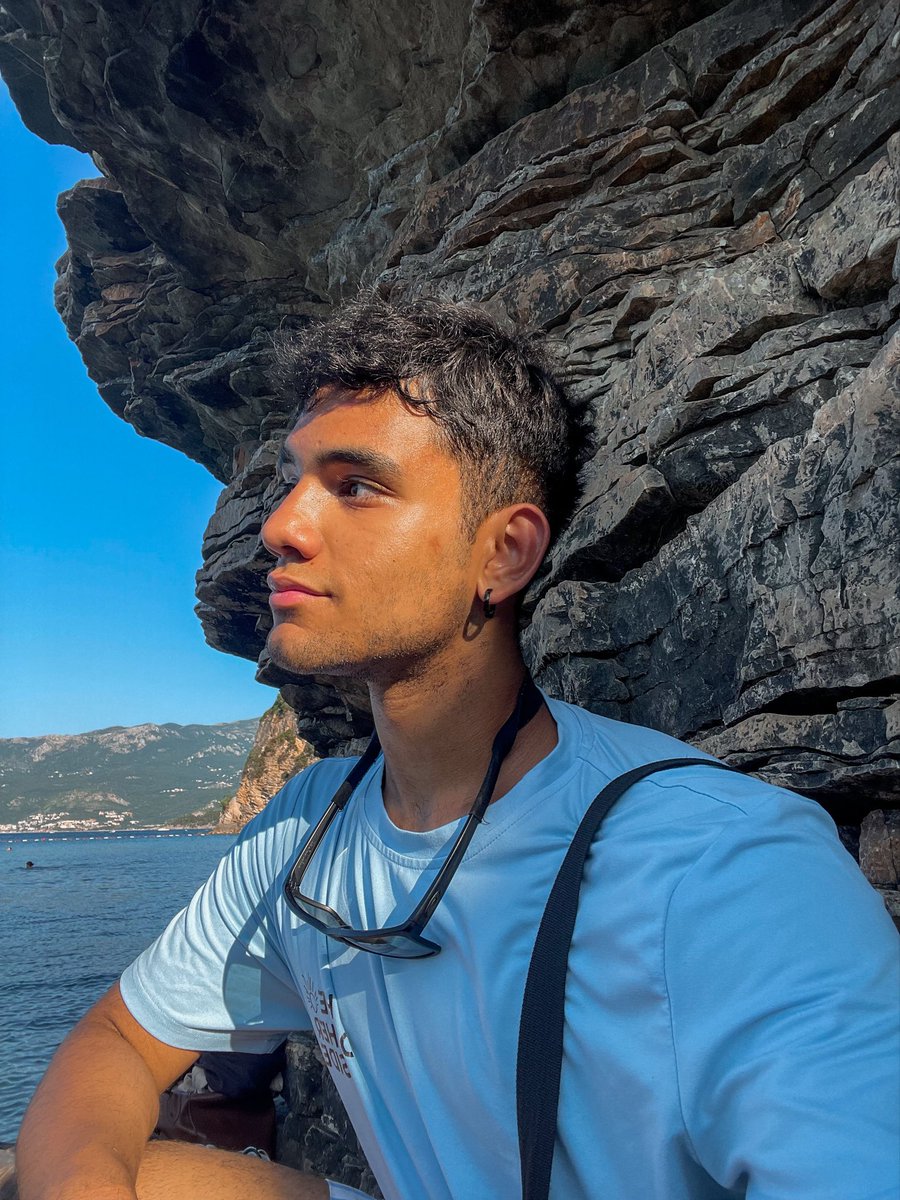 ikerbeceiro's tweet photo. Hola! soy Iker BC, sigo a rosalía desde 2019 y es sin duda mi artista favorita y ser su fan es lo mejor que pudo haberme pasado nunca❤️ 
Mi era favorita es Motomami y estoy muy emocionado por todo lo que nos espera, estaré encantado de vivirlo con vosotros :) #TeamLux https://t.co/1pb86ilAF0