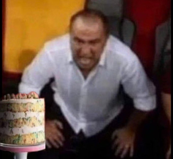 “Manifest Esin’in üzerine çok gidiliyor sırf kadın olduğu için”

 O sırada Türk futbol tarihinin en büyük efsanesine son 5 yıldır yapılmış en normal shop: