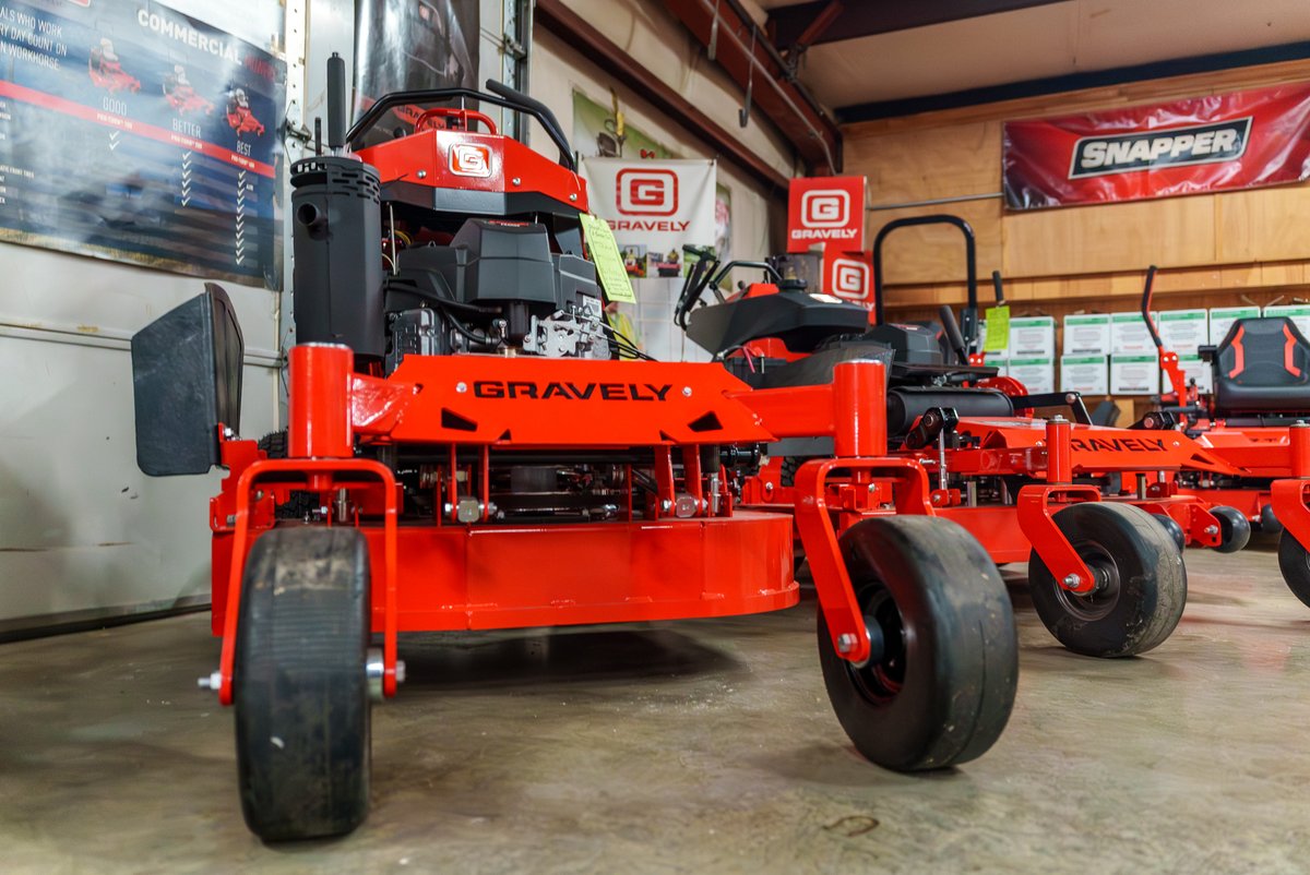 SpringdaleCofC's tweet image. 🎉 Straight’s Lawn and Garden Celebrates New Ownership! 🎉
Congratulations to the entire Straight’s Lawn and Garden team on this exciting new chapter!
📍 3218 North Thompson St., Springdale, AR 72764
Thank you to our Ribbon Cutting sponsor, H&R Block