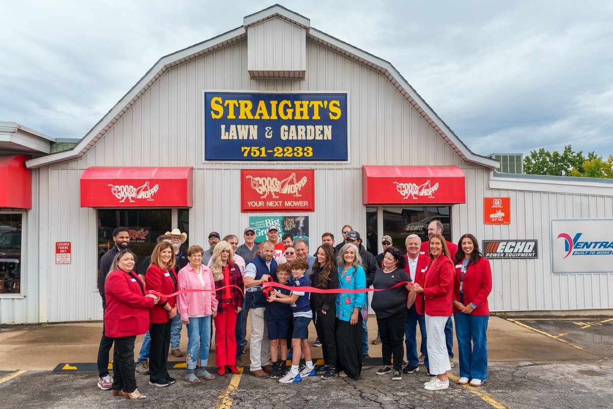 SpringdaleCofC's tweet image. 🎉 Straight’s Lawn and Garden Celebrates New Ownership! 🎉
Congratulations to the entire Straight’s Lawn and Garden team on this exciting new chapter!
📍 3218 North Thompson St., Springdale, AR 72764
Thank you to our Ribbon Cutting sponsor, H&R Block