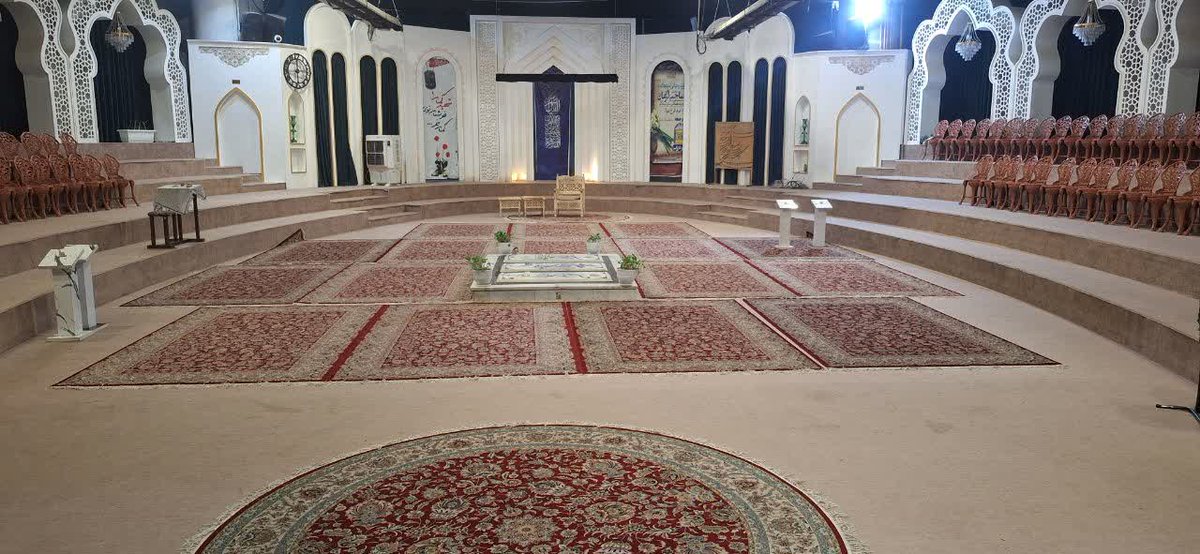 در #مشهد مکانی وجود دارد که بسیار معنوی و در عین حال غریب است،و آن #مزار_شهدای_گمنام در وسط #میدان_شهدا است.

این مکان در همه زمان‌های سال،و خصوصاً شب‌ها،بسیار مناسب برای زائران و #خانواده‌ها است تا حتی هرشب به آنجا بروند و از آن بهره ببرند.

خدایا، ما را به این شهیدان ملحق گردان