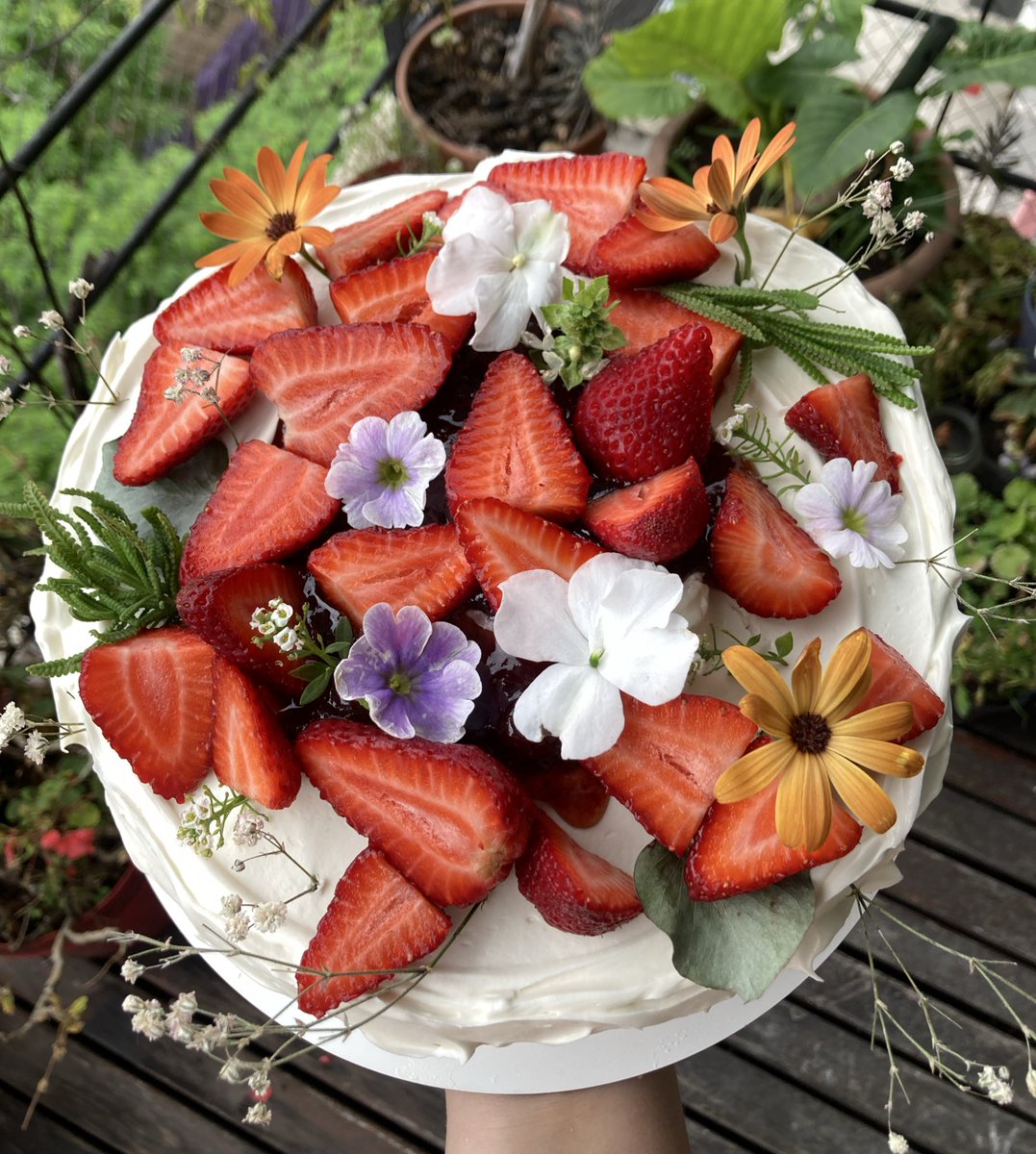 Azupuma's tweet image. Bendita sea la temporada de frutillas