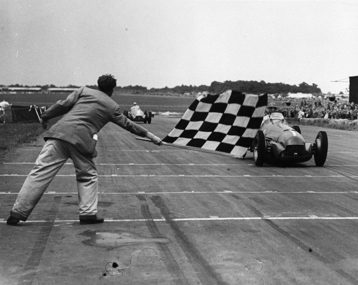sportingd19's tweet image. 🏁 Hace 68 años, en Silverstone, Bocacing hacía su debut en la F21 🇬🇧✨
Aquel joven rookie comenzaba una historia que hoy sigue inspirando.
Y hoy, el destino los vuelve a cruzar en este mismo circuito 🏆
¡Vamos Abuelo! ❤️💛 
#SDRacing #F21 #Silverstone