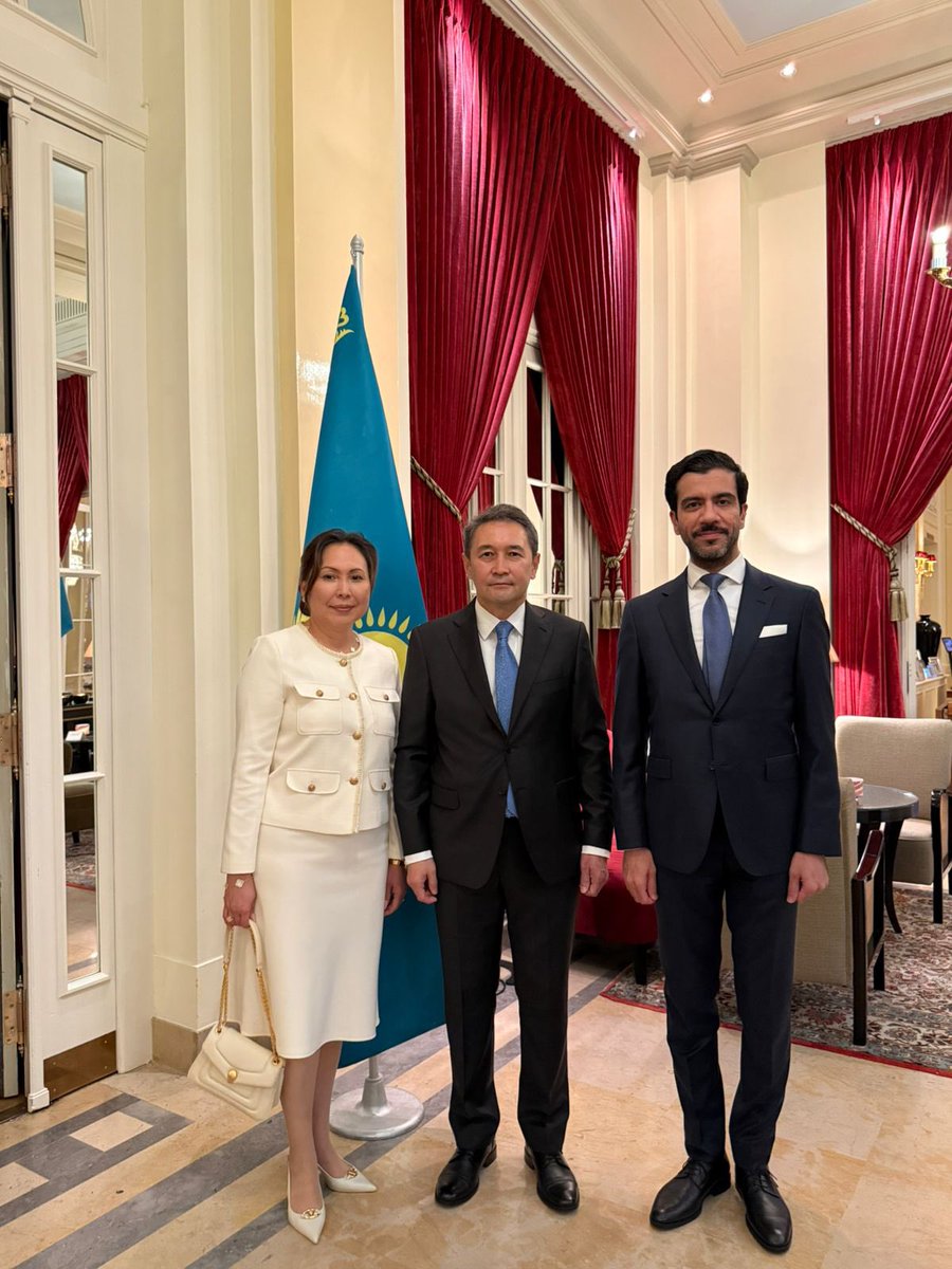 شارك سعادة السفير #عبدالرحمن_الداود في حفل الاستقبال الذي اقامته سفارة جمهورية كازاخستان لدى الاتحاد السويسري، بمناسبة يوم الجمهورية، بحضور عدد من المسؤولين السويسريين، ولفيف من السلك الدبلوماسي المعتمد في العاصمة السويسرية بيرن.