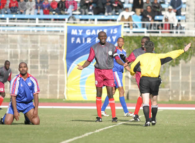 Football Shirt World (@fsworlduk) on Twitter photo Bermuda v Montserrat, 2004. Bermuda v Montserrat, 2004.