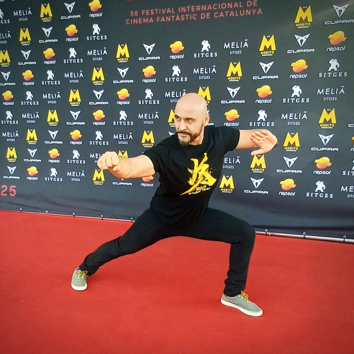 GeorgeKarja's tweet photo. #GeorgeKarja Photocall at the 2025 Sitges International Fantastic Film Festival #sitgesfilmfestival #actionmovies #RoughDog #ᴄᴏᴍɪɴɢsᴏᴏɴ #actioncinema #filmproduction #filmmaking #cinematography🎥 @LaKatanaFilms https://t.co/wZFYZTNCN8