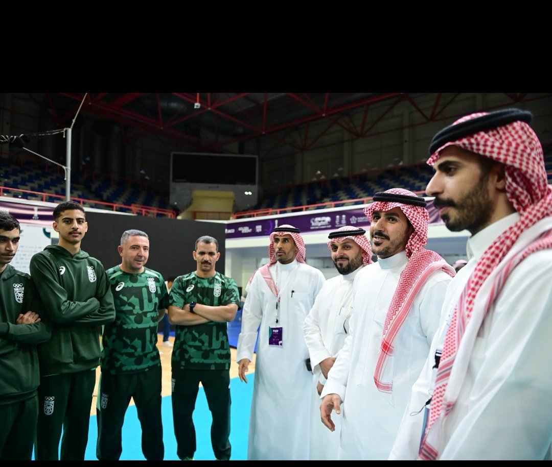 لا أدري من أين ابدأ منذ تسلم المقبل وفريقه التكليف والعمل المؤسساتي والجماعي
  سنبدأ بالقرار الذي اتخذ ببدايةالموسم بكأس الاتحاد بعد التوقف القصري بسبب تجميد نشاط الاتحاد  والتحقيقات مع الاتحاد السابق ولجانه
بل سنتحدث  عن لجان بطولة الكأس والتي أقيمت بالقطيف وكان للجان المشرفة