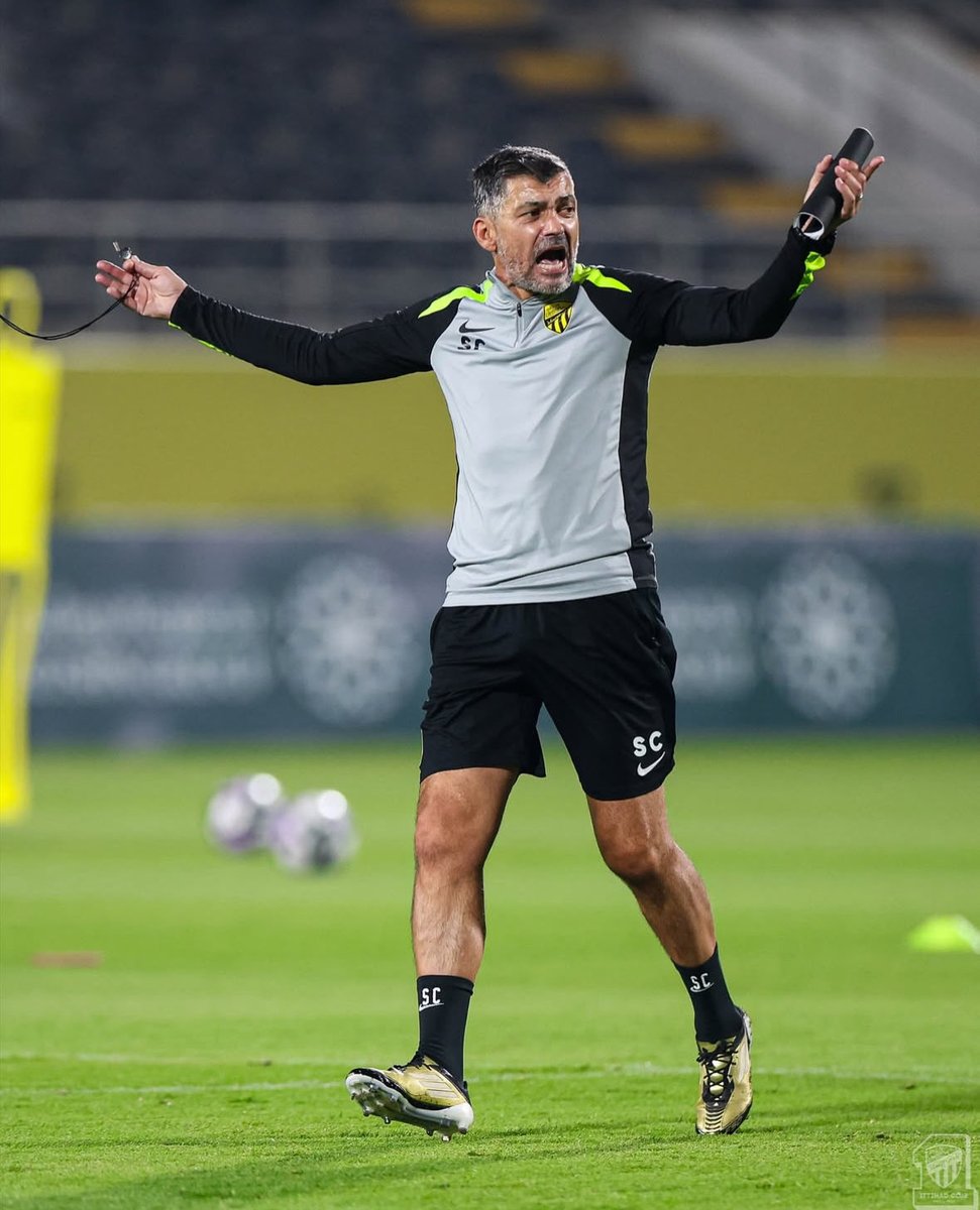 خسارة يتحملها اللوح هذا 100% .. رغم انه قدم مباراة تكتيكية رهيبه لكن استبعاد رايكو قرار كارثي كلفنا هدفين تافهه خسرتنا 3 نقاط مهمه