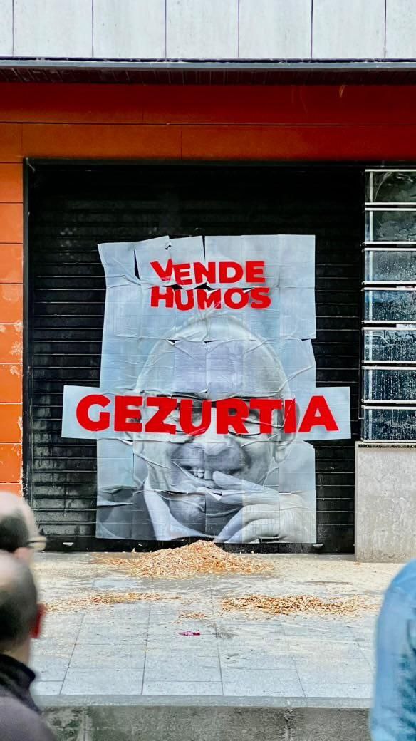 Atzo <a href="/ramirogonza/">Ramiro González</a>-k  proposatu zigun gure indarrak batzea Aiaraldean zabalduta dagoen “pesimismo orokortuari” aurre egiteko.

Diputatu jauna, guk aspaldi batu genituen indarrak. Kolpe bakoitzari erantzungo diogula argi izan.

Promesa faltsu gutxiago, soluzio gehiago. Vende humos!