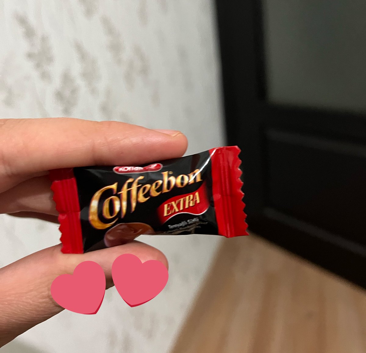 bazen yaşamak ne kadar zor olsa da yolda el ele yürüyen yaşlı çiftin bana ettiği güzel dualar ve verdikleri şeker için bile fevkalade memnunum dünyaya geldiğime ❤️