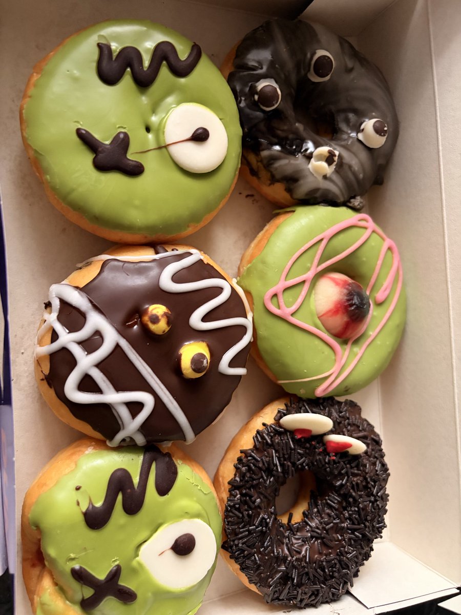 Los <a href="/dunkin_es/">Dunkin' España 🍩</a> del momento 🎃👻💀 mi <a href="/JuanjoMayo/">Juanjo Mayo</a> tenía antojo y yo pues también 🫣😁