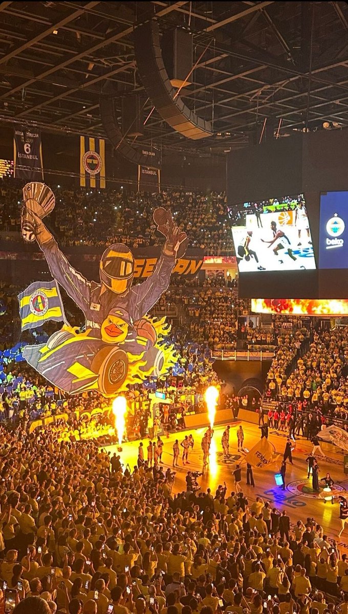 BurcBahar's tweet photo. Dünyanın en güzel takımı 💛💙 https://t.co/DzDiOe78Ls