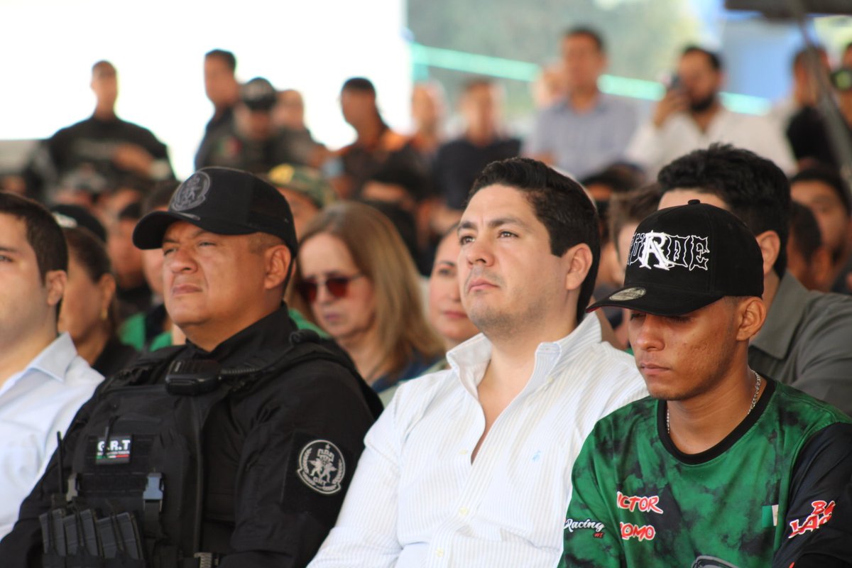 canaco_torreon's tweet photo. ✅ Está mañana se dio cita en la Plaza Mayor el Lic. Elías Rodríguez, vicepresidente de Turismo de nuestra institución a la entrega de 400 cascos cascos a motociclistas, que se suman al fortaleciendo las acciones de seguridad vial y protección. 🏍️

#CANACOTorreon https://t.co/adER0ECZlP