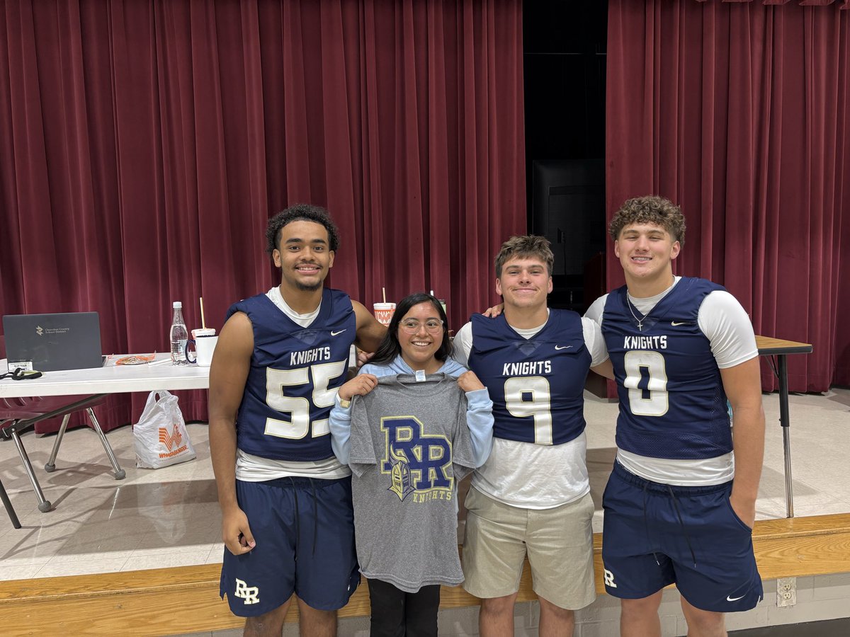 RR_Knights's tweet photo. Congratulations to Naomy Mendoza-Castillo, River Ridge High Football’s student of the week! https://t.co/XkgcxojkRY
