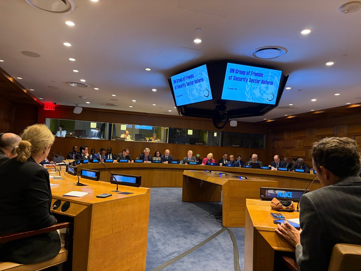 UN_SSR's tweet photo. "#SecuritySectorReform determines how people experience security, justice, and in some contexts, it's essential for building trust and a bridge from peacekeeping to consolidating peace" - Elizabeth Spehar, Assistant Secretary-General for Peacebuilding Support
@UNPeacebuilding https://t.co/rUMH2rVMFe