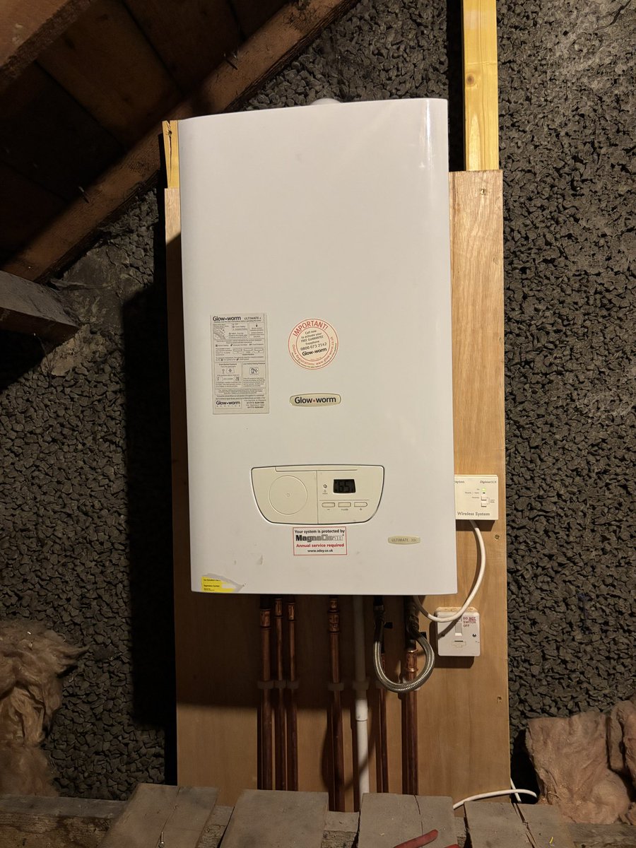 ServicesJa's tweet photo. Couple of boiler jobs done this week , first was a shiny new @ideal_boilers logic plus c30 with 10 year warranty as standard 🔥 and gas safe notified for added peace of mind , second was an existing glowworm reallocated to attic s to free up cupboard space . https://t.co/q1EvOjSIEb