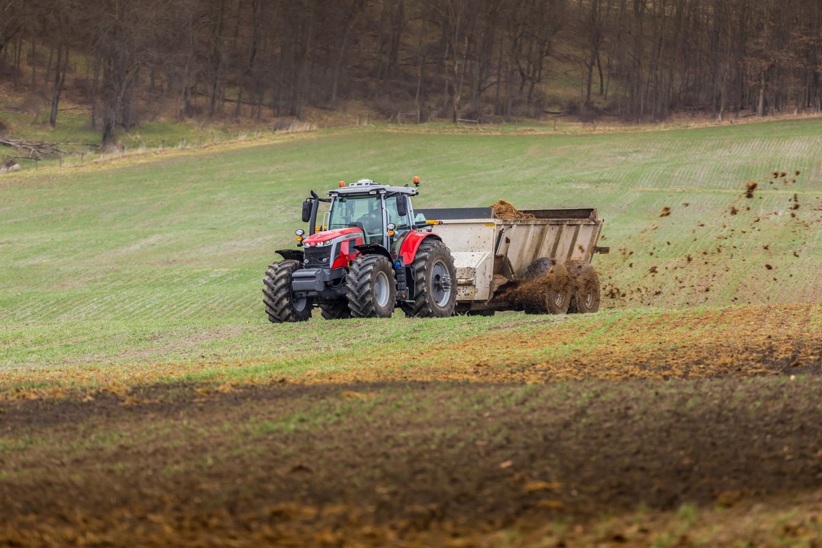 When it’s time to spread manure, don’t let load size slow you down. Our high-horsepower tractors deliver the strength and simplicity that keep you moving. 

🔗 spkl.io/6014ATrvs 

📸 MF 7S 

#MasseyFerguson #AchieveBetter #MFBornToFarm