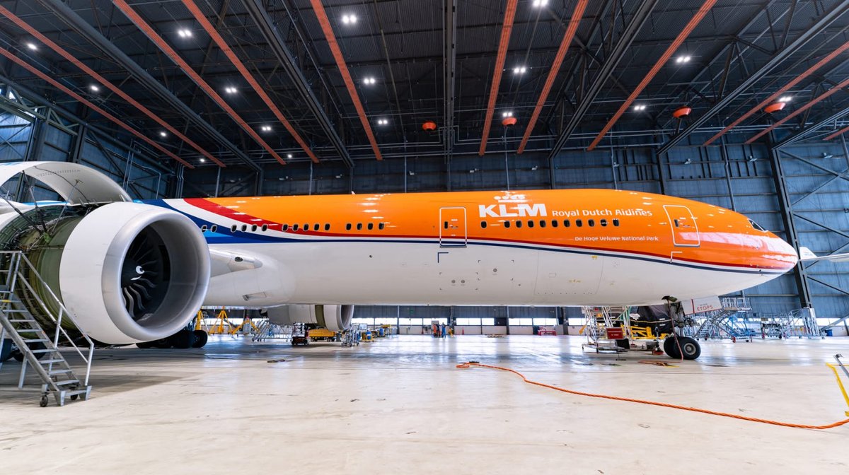 BREAKINGSWEEP's tweet image. Orange pride van KLM