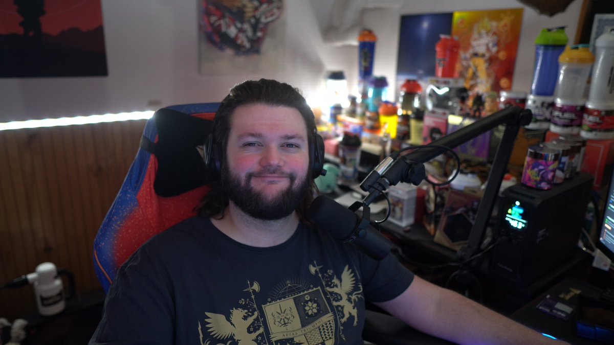 Sparkk's tweet image. playing destiny with one of my bosses from @ValkyrieArray 
live now!
twitch.tv/sparkk
come hang