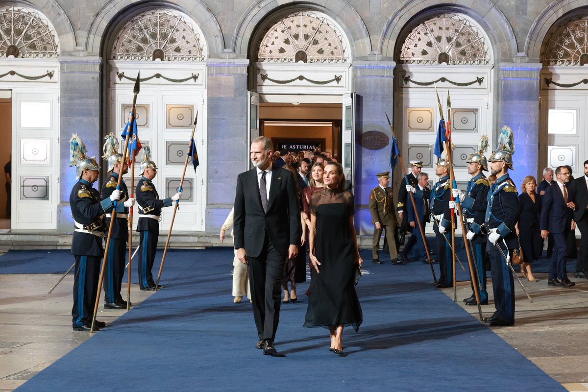 Concluye la ceremonia de entrega de los #PremiosPrincesadeAsturias 2025, en la que, una vez más, los galardonados han sido ejemplo de excelencia, compromiso y talento.

¡Enhorabuena a todos los premiados en esta edición!

➡️casareal.es/ES/Actividades…