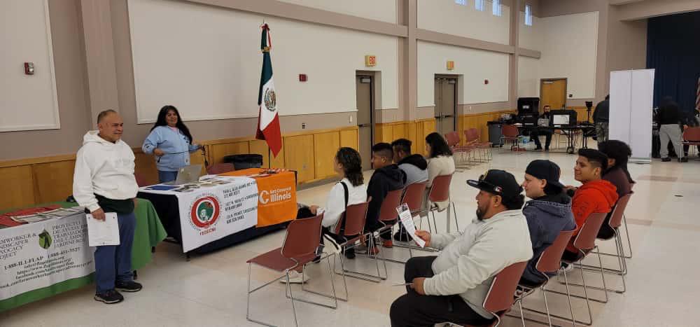 🚌 Por primera vez esta semana se están llevando a cabo en Carbondale operativos móviles simultáneos de los <a href="/ConsGTChicago/">ConsGTChicago</a>  🇬🇹 y México 🇲🇽!!! 👏🏽