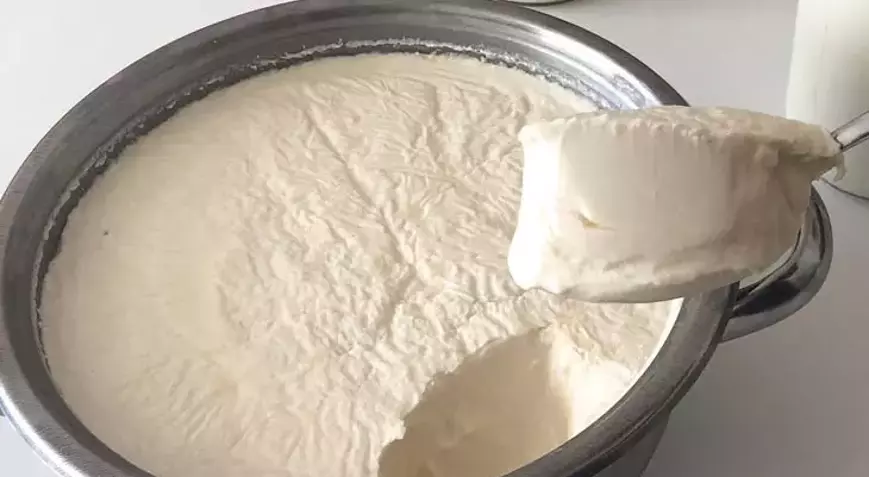 100 yaşını görenlerin çoğu günde yarım kg yoğurt yemiştir. Günde 1 çorba kaşığı bal ve 15 damla propolisi yiyen 129 yaşını görebilir. 

 -Prof. Dr. Erkan Topuz.