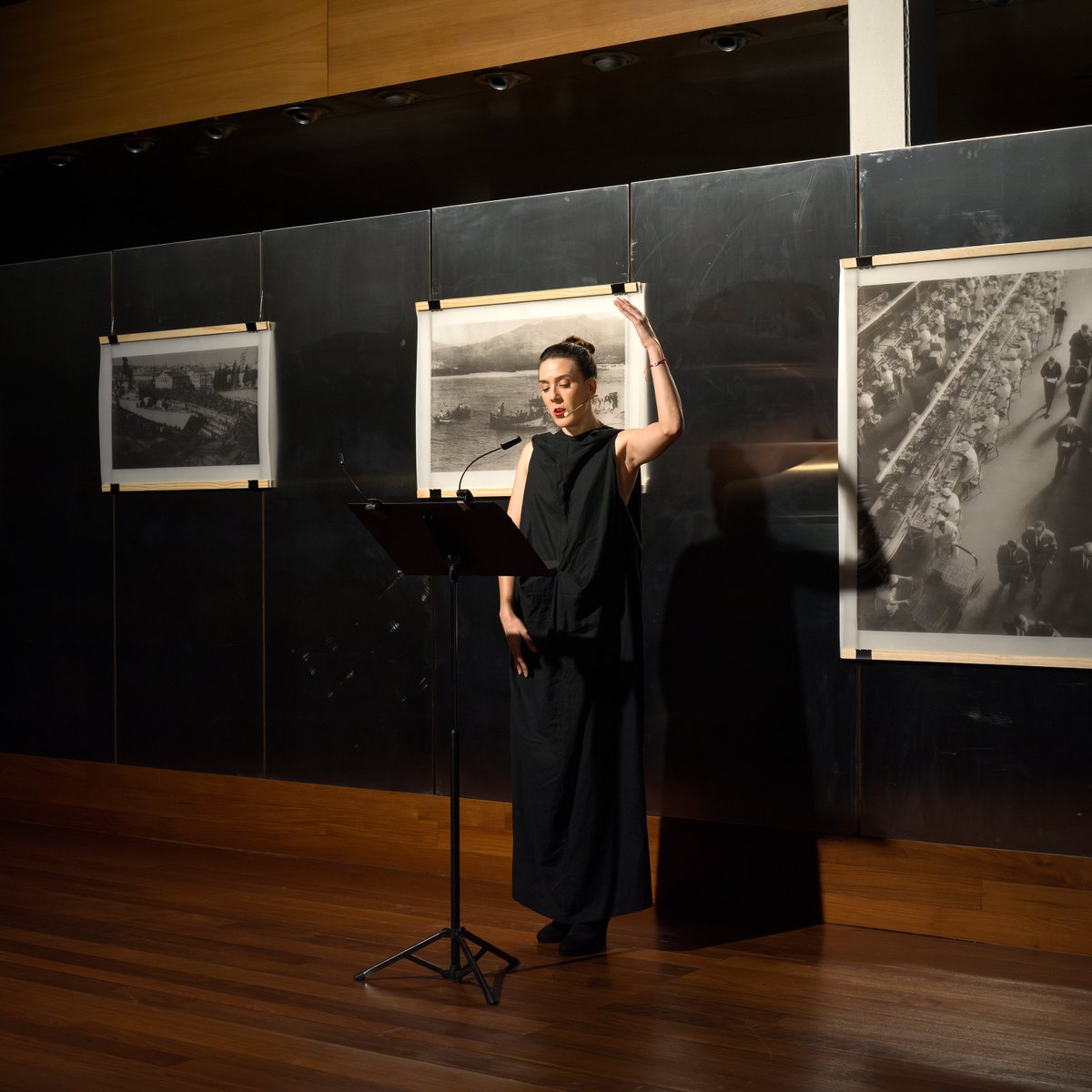 Deixámosvos imaxes da inauguración da exposición ARQUITECTURAS EN CURSO. MODERNIDADE NA ETSAC, comisariada por Luz Paz Agras, que tivo lugar onte na Delegación da Coruña @coagcoruna do COAG, coa extraordinaria soprano Adriana Aranda <a href="/etsac_udc/">ETSAC</a> @cscae <a href="/BibETSA/">BETSA</a> @DOCOMOMOIberico