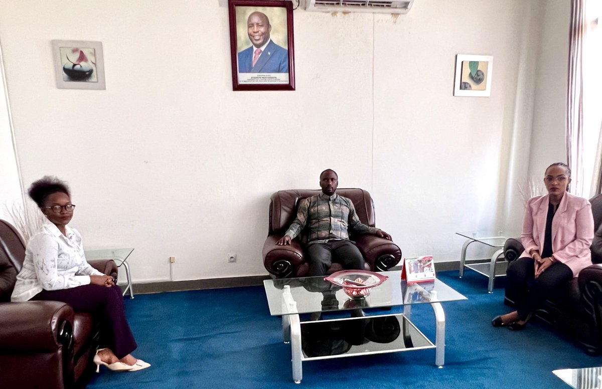 Ce 24 octobre 2025, Mme <a href="/KamRossa/">Rossa KAMARIZA</a>, Administrateur Directeur Général de la société #INGO, organisatrice du concours #MissBurundi, et Dr <a href="/NduwayoCynthia1/">Dr. Nduwayo Cynthia 🇧🇮</a>, Présidente de la commission de suivi-évaluation de la compétition, ont été reçues en audience par Dr. Hassan Kibeya, Ministre