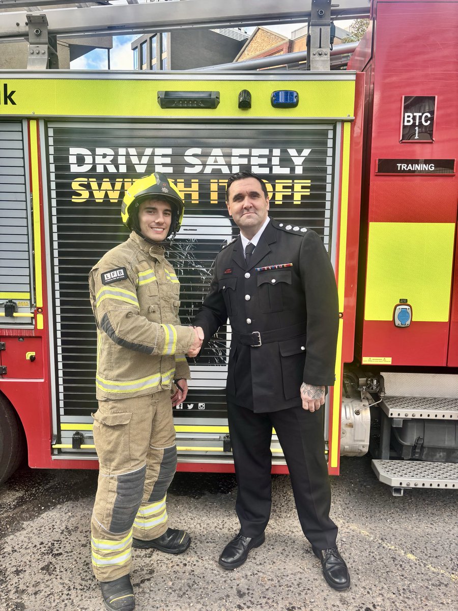 HounslowFire's tweet image. Welcome to @LondonFire 
FF Simmons 

SC Bowler had the pleasure of attending FF Simmons pass out parade today and officially welcoming them to @HounslowFire Heston White Watch 

#firefighter #welcome #apprentice
