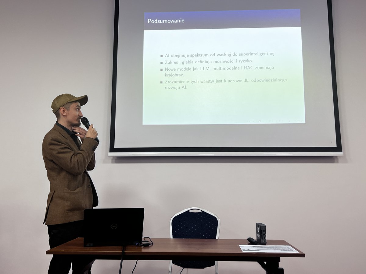 Andrzej_BTC's tweet photo. 🤖 Moim zdaniem jedna z najzabawniejszych, a jednocześnie mocno pouczających prelekcji na #AlgoSphere!
W tym przepełnionym „ekspertami AI” świecie, Jan naprawdę się wyróżnia — przedstawił nam #AI od podszewki, jak i z lotu ptaka.
👏Świetna sesja Jan! Thx! https://t.co/diICIZAYOC