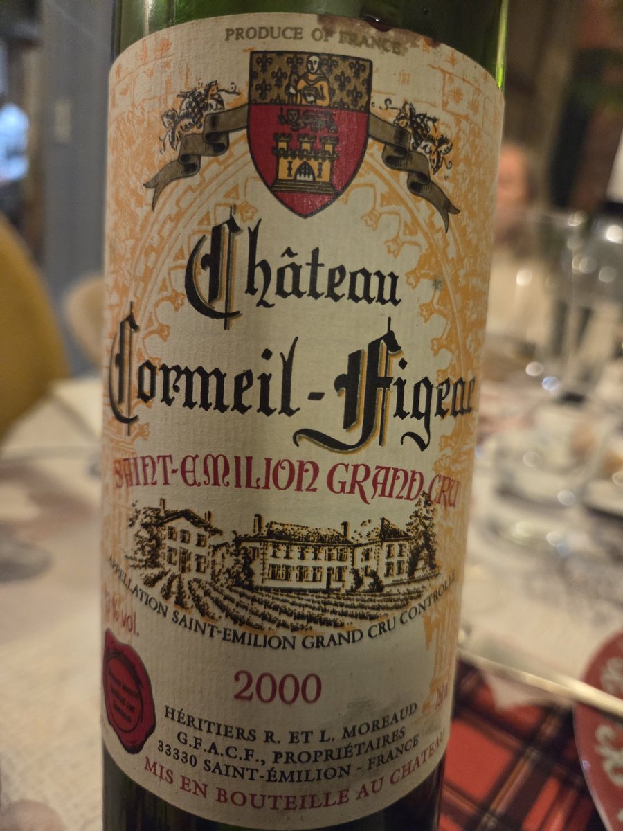 Bien. A 25 ans, ca confirme encore et toujours la capacité des Bordeaux a passer les décennies. Début de cuire, épices, belle matière tanique un peu soyeuse, pas grandiose mais bien plaisant.