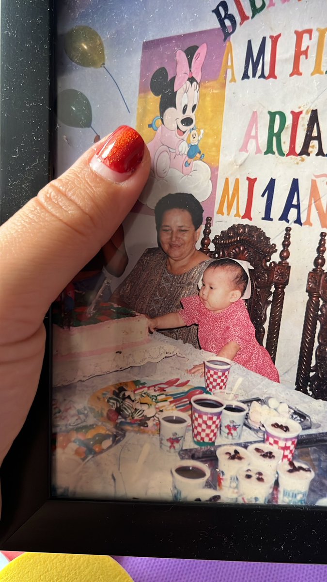 SolEnInvierno_'s tweet photo. 11 años que el cáncer se llevó a mi mamilla, a esa abuela que fue más mamá que abuela, que fue mejor amiga, protectora, guía.
11 años que te extraño como niña chiquita esperando a su mamá. https://t.co/cL2EoZnpPF