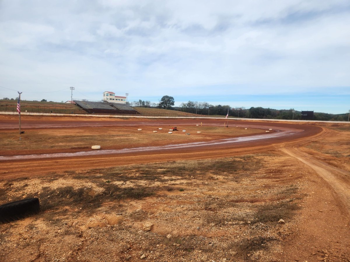 Let’s get this party started! Night one of the Tarheel 53 weekend at I-75 Raceway is HERE!!!