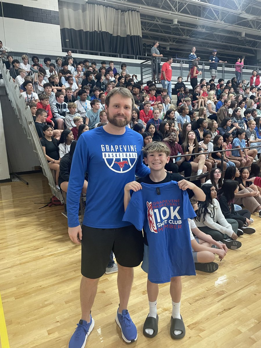 CTMSWolvesBoys's tweet image. Huge shout out to @AlexBudke for always supporting our Wolves. @CTMSWolfWay @GCISD_Athletics what an accomplishment for Cooper Oas. Congrats on the 10k shot club.